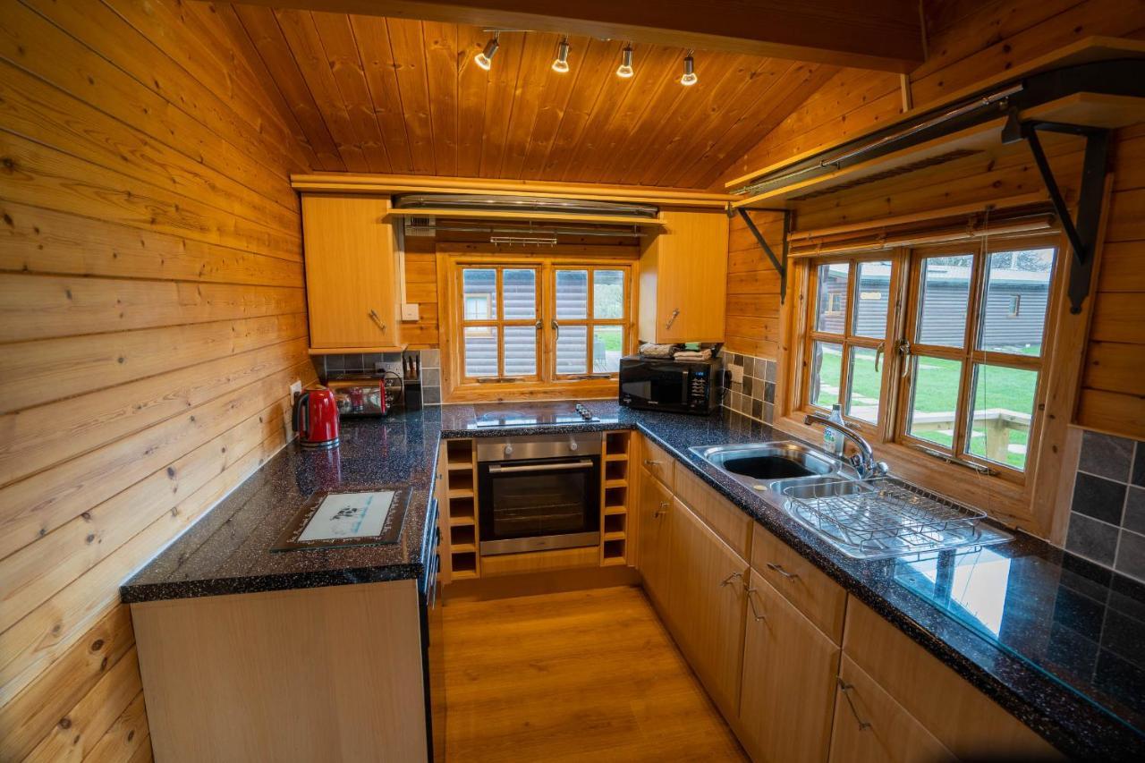 Wall Eden Farm - Luxury Log Cabins And Glamping Хайбридж Экстерьер фото