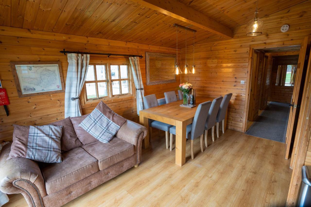 Wall Eden Farm - Luxury Log Cabins And Glamping Хайбридж Экстерьер фото