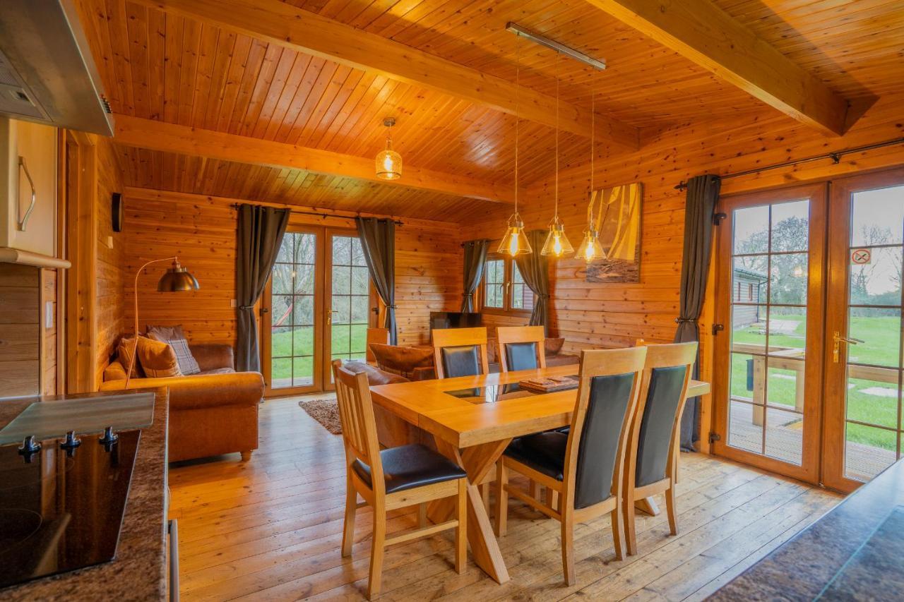 Wall Eden Farm - Luxury Log Cabins And Glamping Хайбридж Экстерьер фото