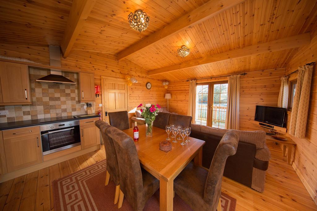 Wall Eden Farm - Luxury Log Cabins And Glamping Хайбридж Экстерьер фото